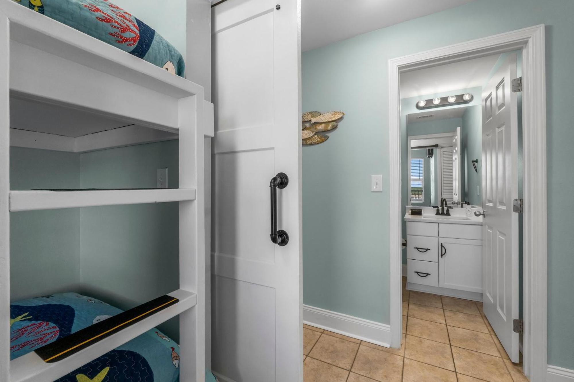 Coast Is Clear At Laketown Wharf #1225 By Nautical Holiday home